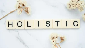 imagen de juego Scrabble con la palabra Holistic